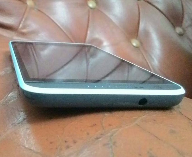 請問HTC Desire 620 的喇叭及螢幕問題  附圖