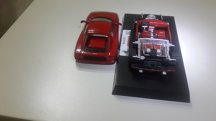 「模型分享」7-11 City Cafe 法拉利 1:64 模型內裝引擎上色～