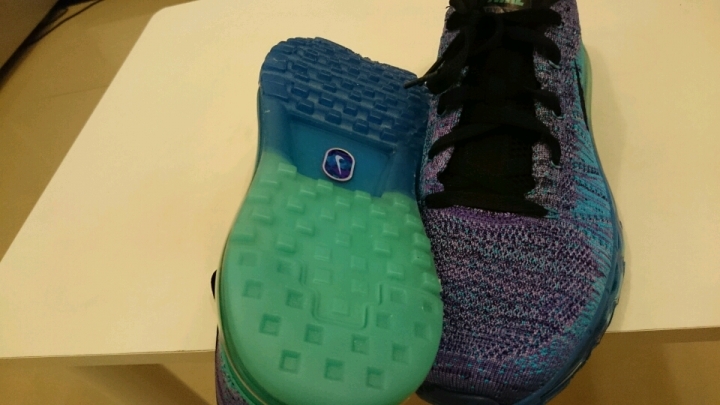 nike flyknit max藍色款