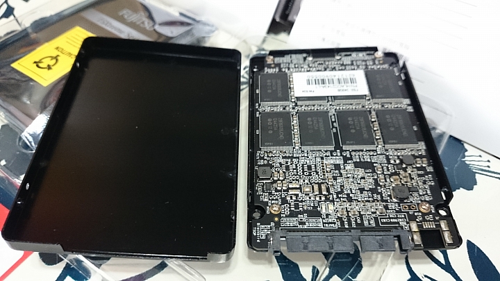 [開箱][測試]強效耐操！平價SLC SSD Fujitsu FSX 240GB×2 單顆與陣列效能測試