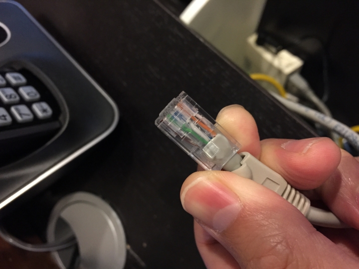 有網友能看出這是 Cat5e ? 還是更舊的線路呢 (附圖)