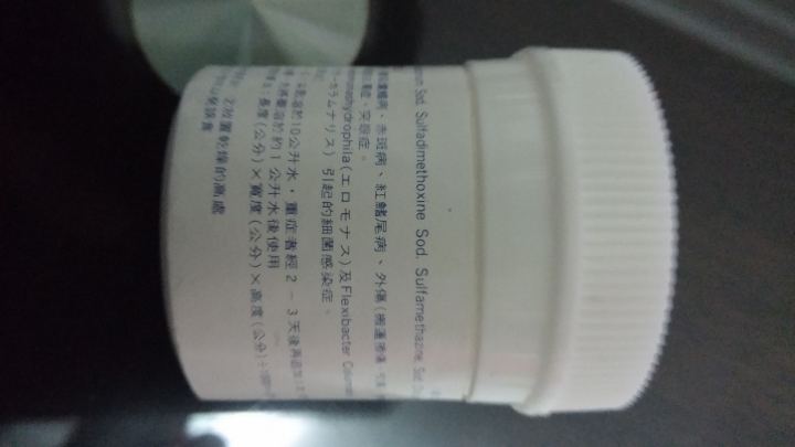 我的金魚翻肚，一直翻不過來(生病了，救命啊)