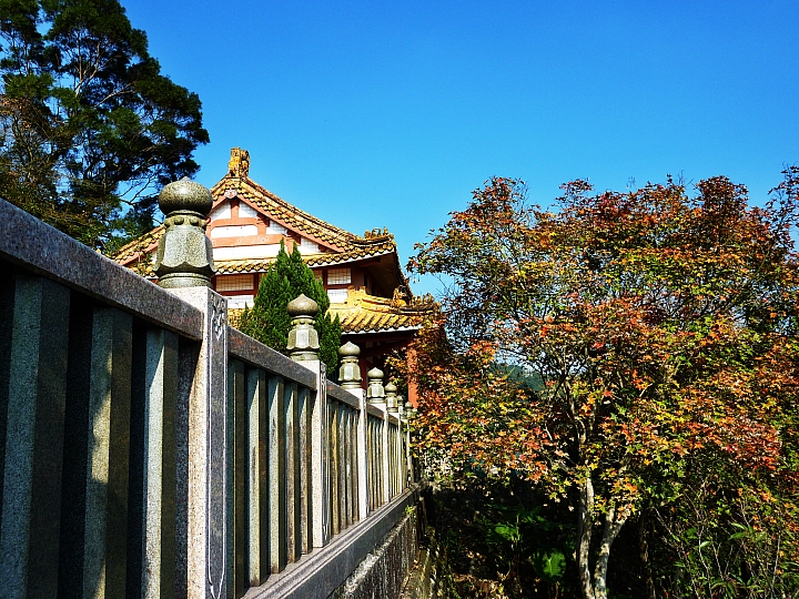 [Panasonic DMC-ZS3] 乘著難得好天氣，帶老婆去汐止拱北宮、新山夢湖
