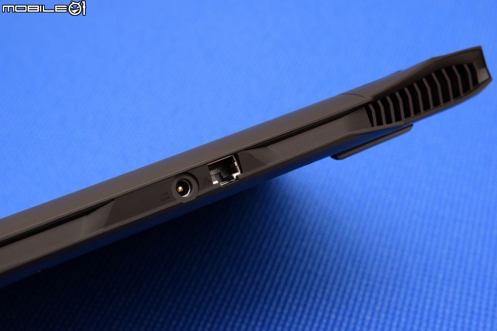 富堅很久的aorus X3開箱