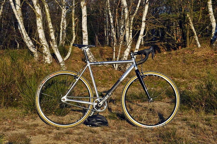 分享 8Bar KRZBERG Frameset 平光黑