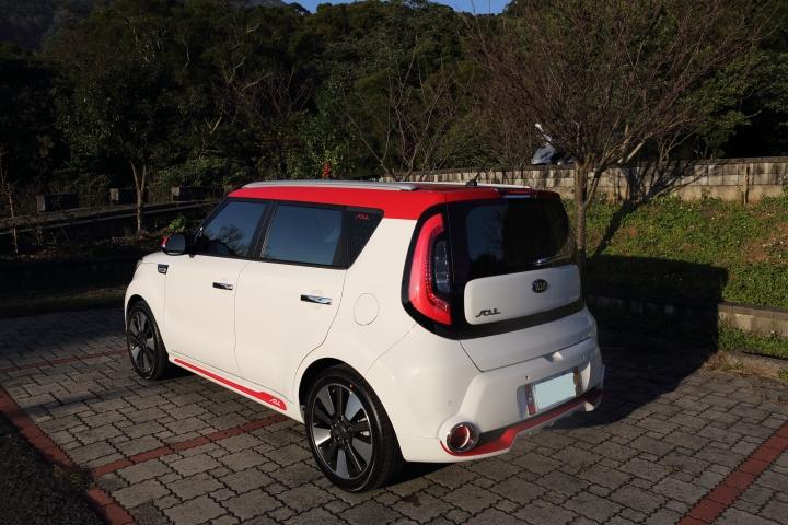 kia soul 白色靈魂 開箱.(新增相片)
