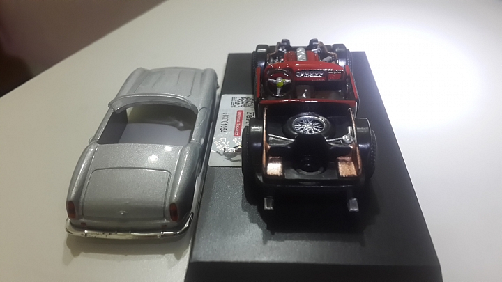 「模型分享」7-11 City Cafe 法拉利 1:64 模型內裝引擎上色～