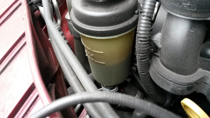 NEW FOCUS 3W-動力方向盤油--幫浦漏油了!!