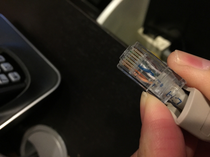 有網友能看出這是 Cat5e ? 還是更舊的線路呢 (附圖)