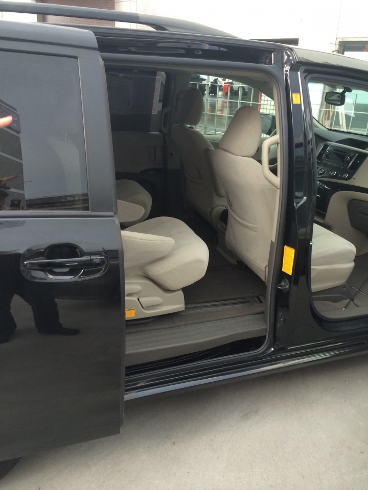 簡單開箱分享文 sienna AWD黑色