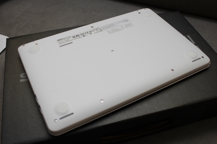 只花不到七千的筆電~Asus EeeBook X205TA簡單開箱