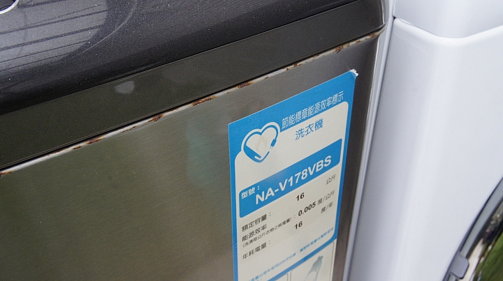 使用了一年, 讓我有點失望的Panasonic NA-V178VBS-S 他生鏽了...