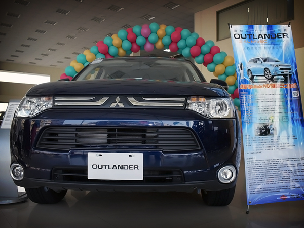 全新 OUTLANDER MIVEC 2.4 與 PHEV 賞車幸福行