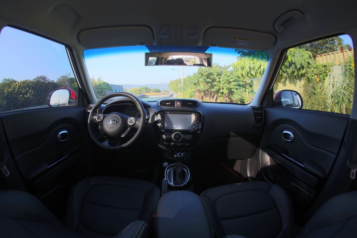 kia soul 白色靈魂 開箱.(新增相片)