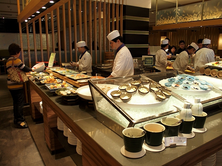 烏來泡湯、欣賞種籽學院表演後，直接到新光三越A11享受欣葉下午茶。