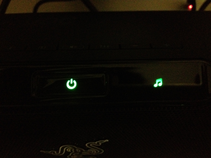 [開箱] 燒燙燙 RAZER Leviathan 利維坦 5.1 SOUND BAR 電競喇叭不專業開箱!!
