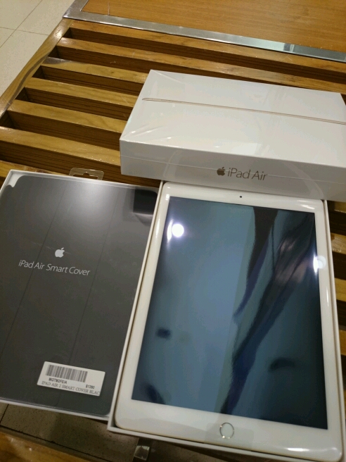 01的第一篇開箱文獻給iPad Air 2(非專業) 希望可以蓋個大樓XD