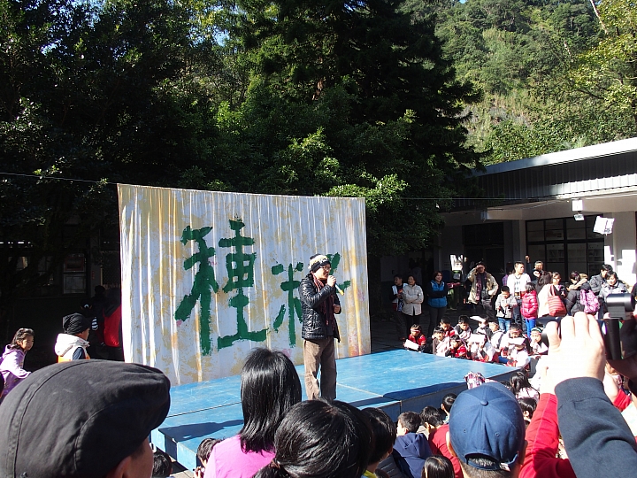 烏來泡湯、欣賞種籽學院表演後，直接到新光三越A11享受欣葉下午茶。