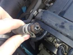 2004年份 Corsa-C 1.2 water pump 水幫浦 出水口的塑膠接頭