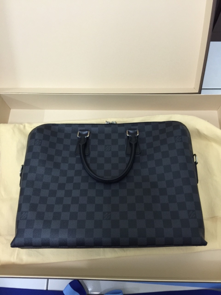 [開箱文]慶祝發票中了，順勢換了用10年的LOUIS VUITION