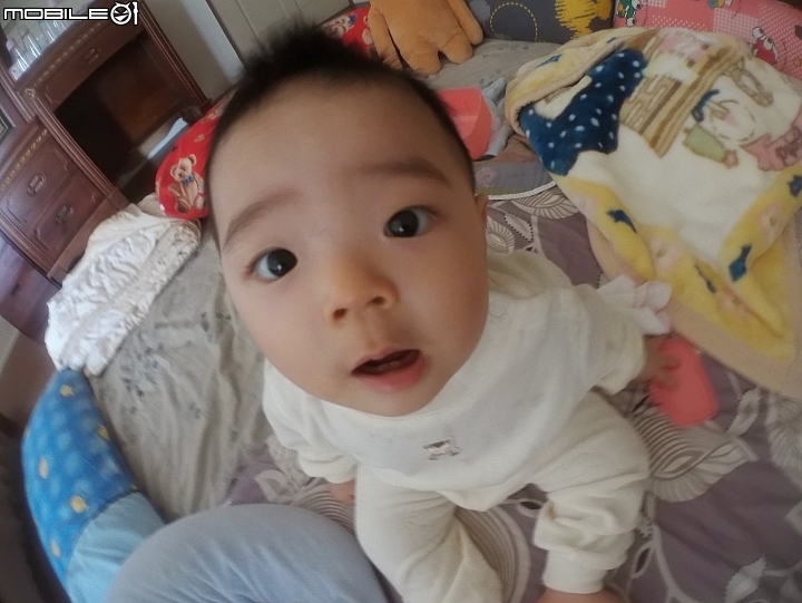 HTC RE 拍小孩的新玩意~