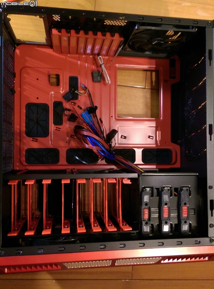 鋼鐵人配色 Aerocool Xpredator X3 Avenger iron man 首發開箱!