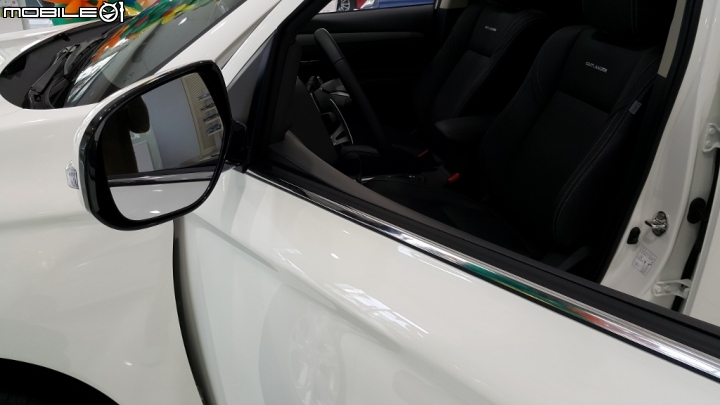 全新雙動力Outlander賞車(路過信義威秀Outlander聖誕樹拍拍)初體驗1+1心得分享