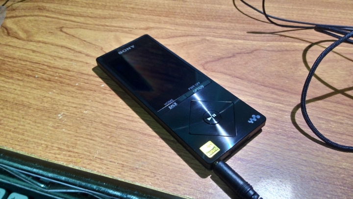 [開箱]終於支援插卡的SONY NWZ-A15