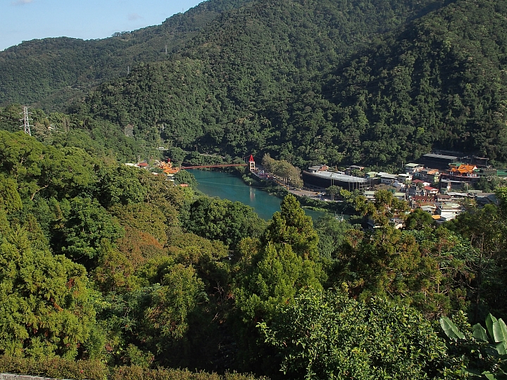 高雄直開4個半小時到烏來山水妍溫泉會館，享受泡湯趣。