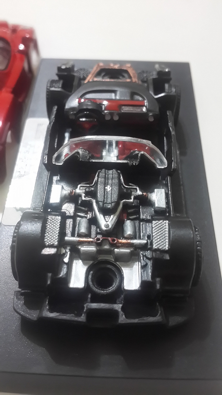 「模型分享」7-11 City Cafe 法拉利 1:64 模型內裝引擎上色～