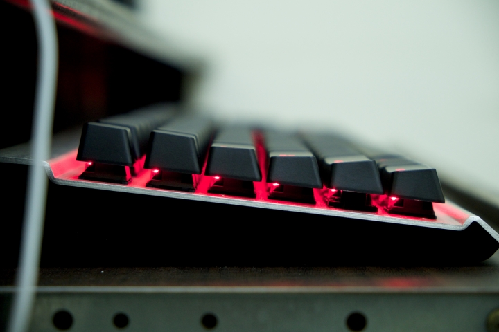 CORSAIR K70 CHERRY紅軸 銀色限量版開箱