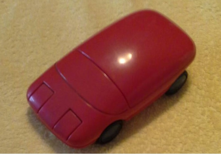 有誰知道這台玩具車的品牌是哪一牌的嗎?