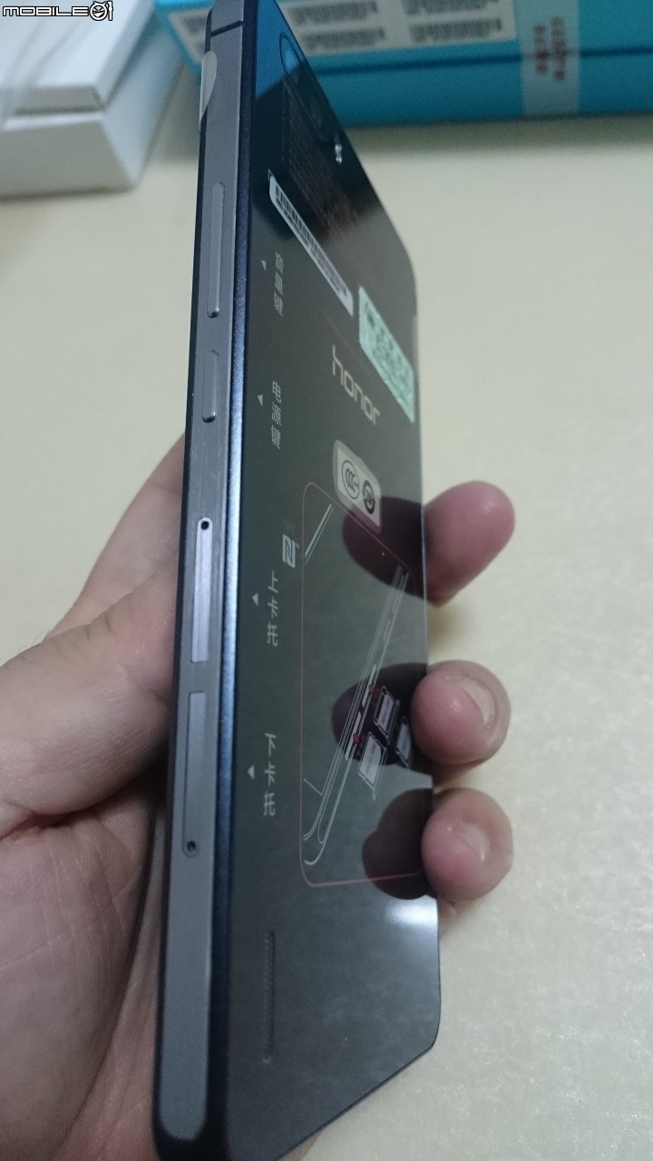 榮耀6 PLUS 雙4G 黑色 簡單開箱~~