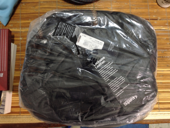 [ 開箱 ] 首購 Superdry 極度乾燥官網 之 Ryan 皮衣夾克 & Sweatshirt 亨利衫 開箱