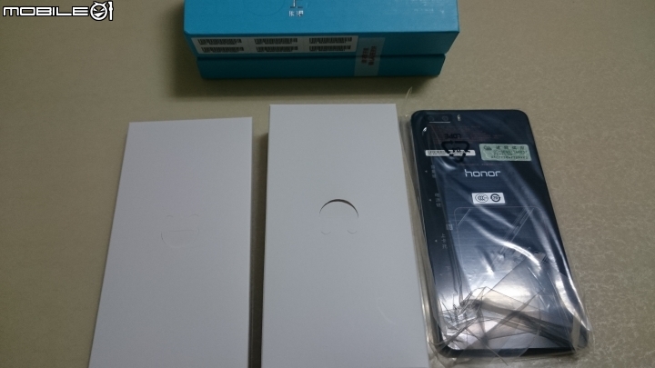 榮耀6 PLUS 雙4G 黑色 簡單開箱~~