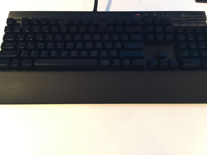 [DIY] Corsair 海盜 Vengeance K70 鍵盤自己改燻黑