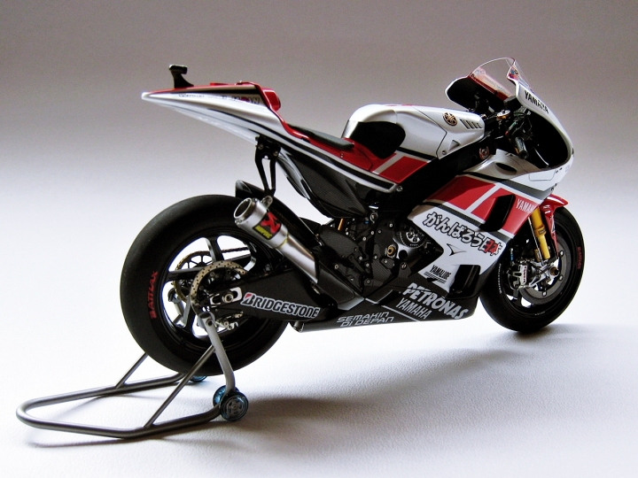 [作品分享] 歷史傳承！YAMAHA YZR-M1 世界GP參賽五十周年紀念
