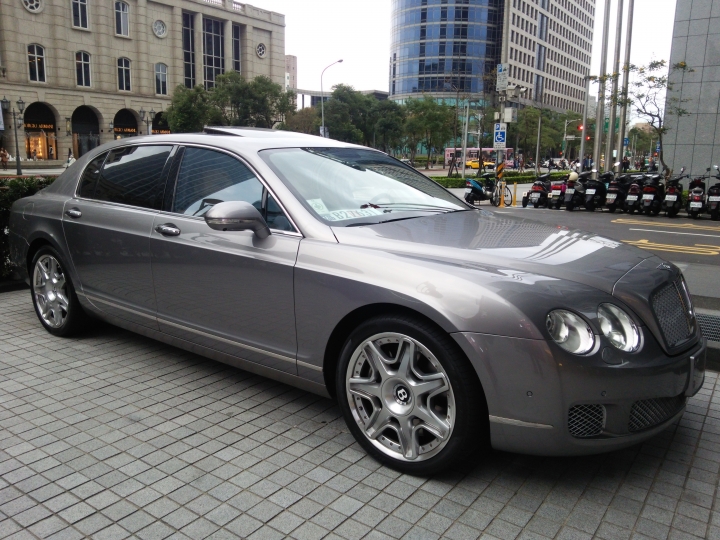 1/18 微風松高 Bentley