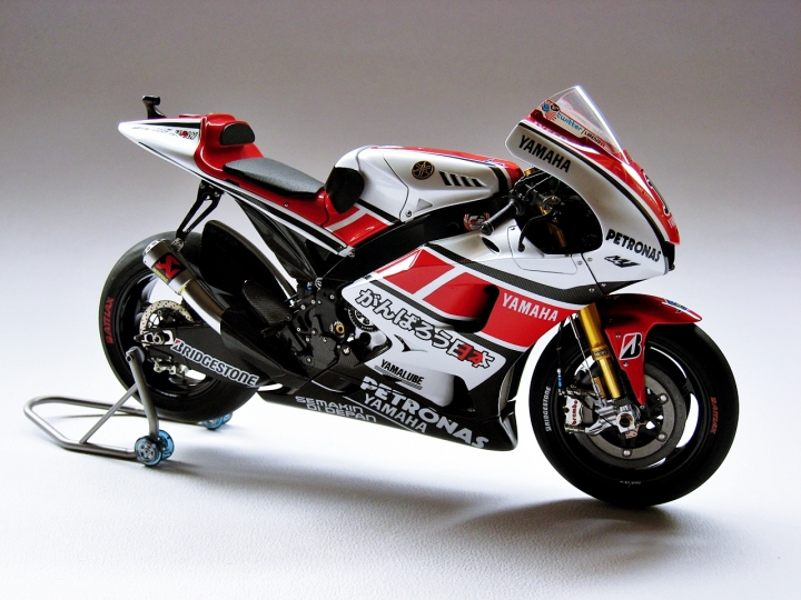[作品分享] 歷史傳承！YAMAHA YZR-M1 世界GP參賽五十周年紀念