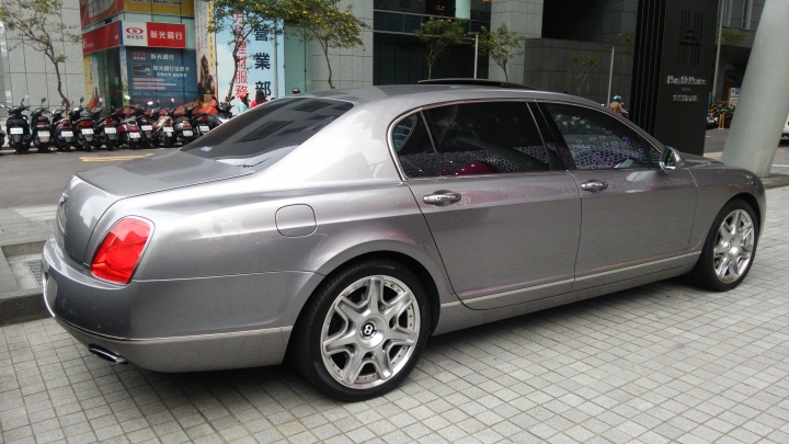 1/18 微風松高 Bentley