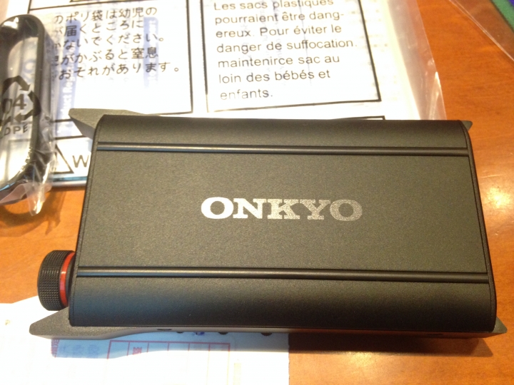 [開箱]熱情如火的黑盒子 ONKYO DAC-HA200 DAC 耳擴一體機～（圖多、廢話也多）