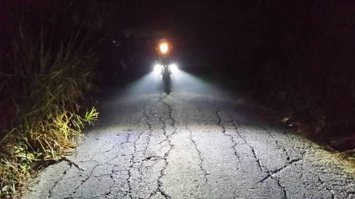 [電系] 貓瞳LED車燈(附與HID比較和試車影片)