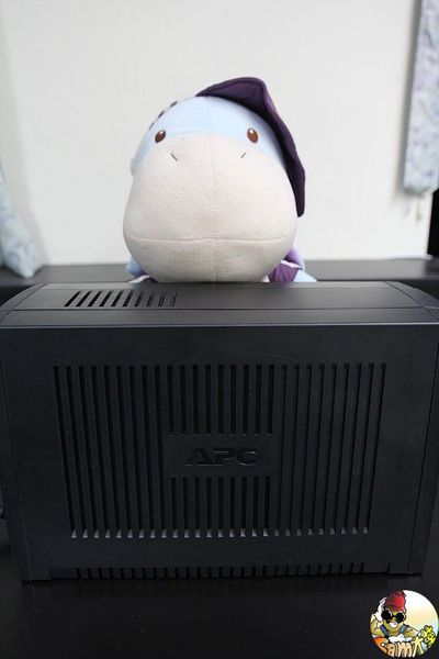 [開箱文] APC Back-UPS 1100 小黑不斷電系統