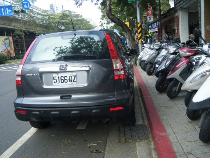 【惡劣】機車待轉區就是我的停車格