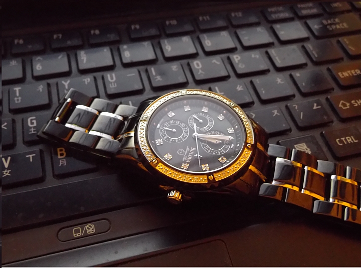 比較少見的牌子BULOVA 黑鑽錶