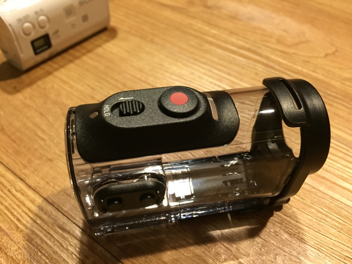{mr.獅;:彘 開箱&分享} mini，輕便，單車好夥伴 SONY HDR-AZ1