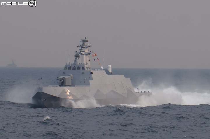 捕獲野生沱江艦，快到尾燈都看不到