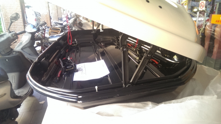 A4 AVANT+YAKIMA旅行箱