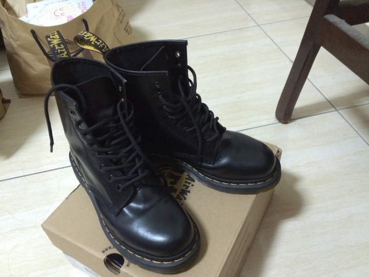 想請問這雙dr martens 1460 真假
