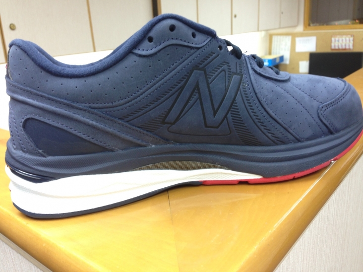 New Balance 總統慢跑鞋  M2040v2 Navy with Red